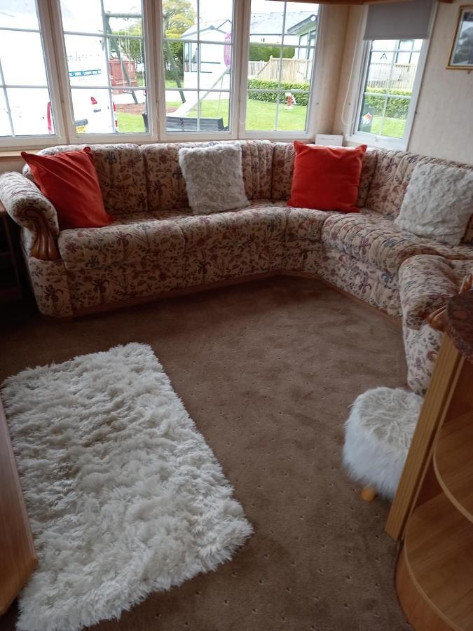 Adorable Caravan In Western Lakes Campsite *