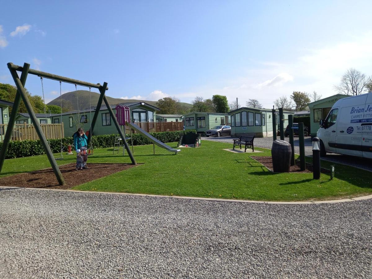 Adorable Caravan In Western Lakes Campsite Workington